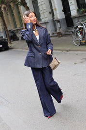 Getailleerde denim blazer donkerblauw met gouden knopen