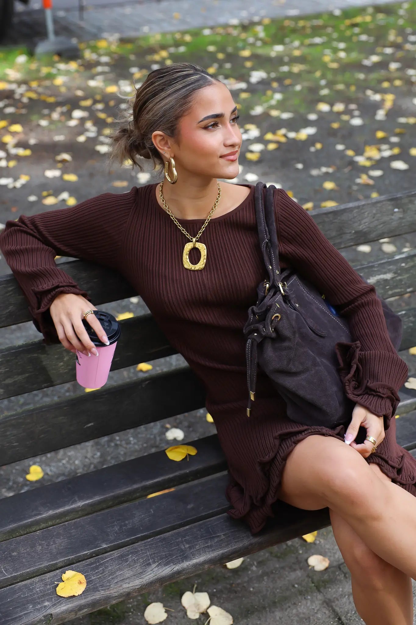 Jurk Lange Mouwen Ruffle Detail Donker Bruin