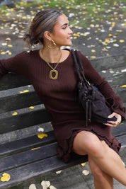 Jurk Lange Mouwen Ruffle Detail Donker Bruin