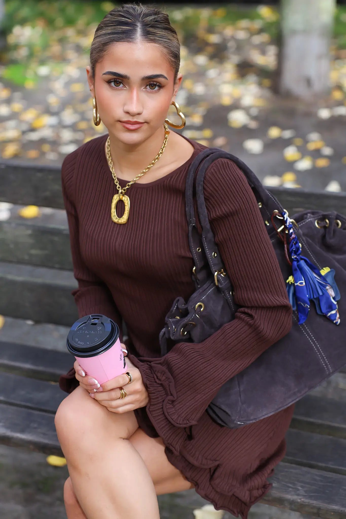 Jurk Lange Mouwen Ruffle Detail Donker Bruin