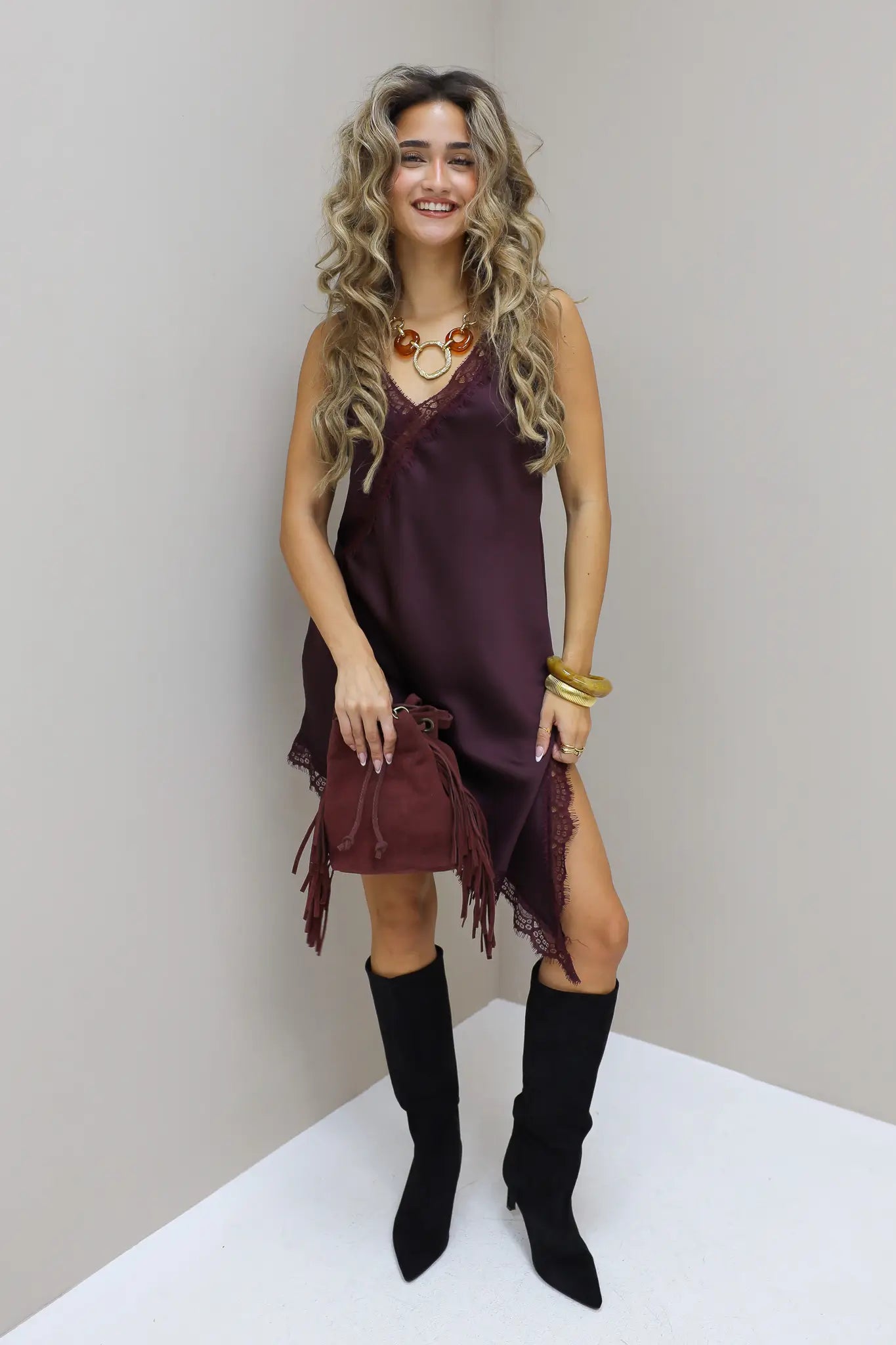 Satijnen Jurk Schuin Kant Bordeaux