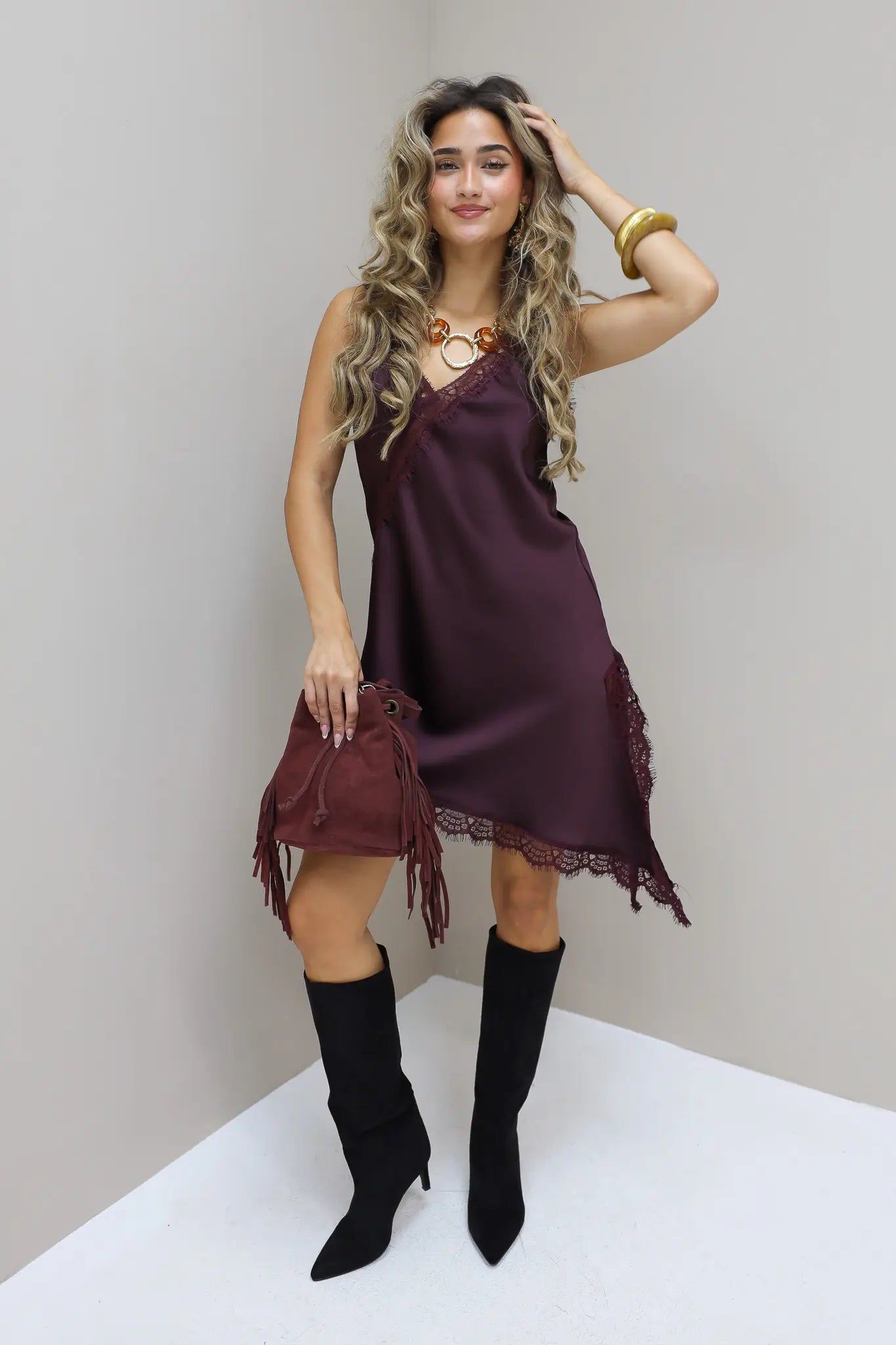 Satijnen Jurk Schuin Kant Bordeaux