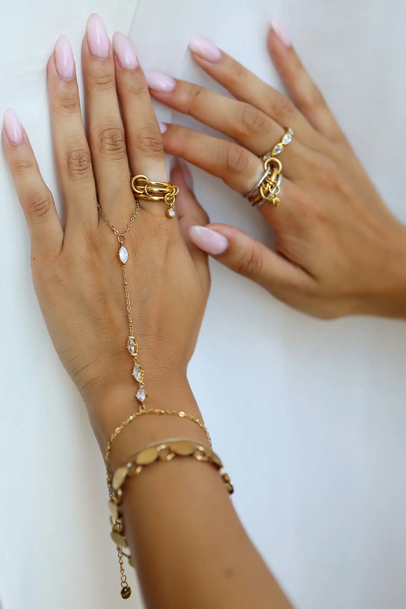 Hand Chain Ruitjes Shimmer Goud