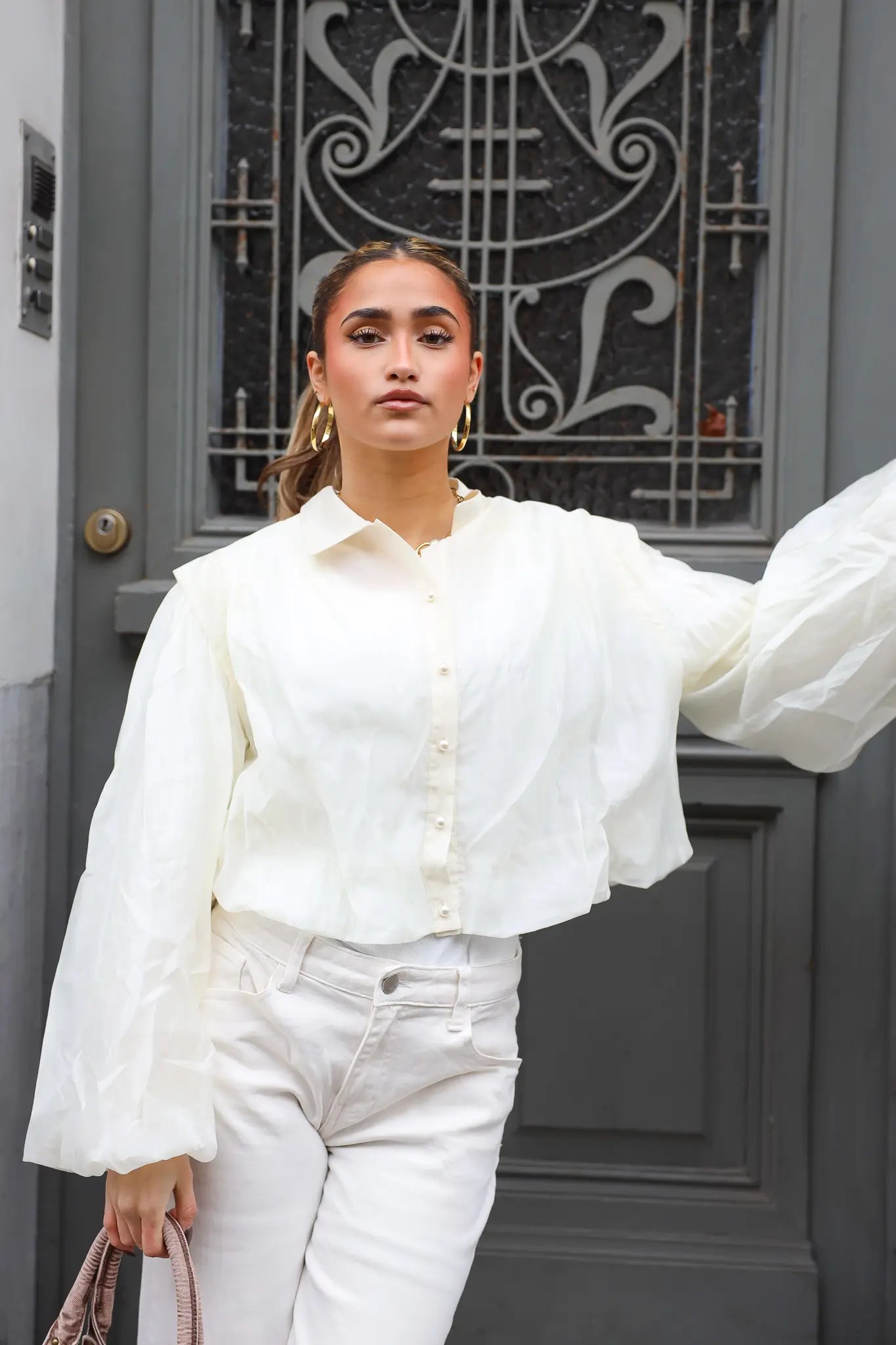 Korte Blouse Pof Mouwen Creme