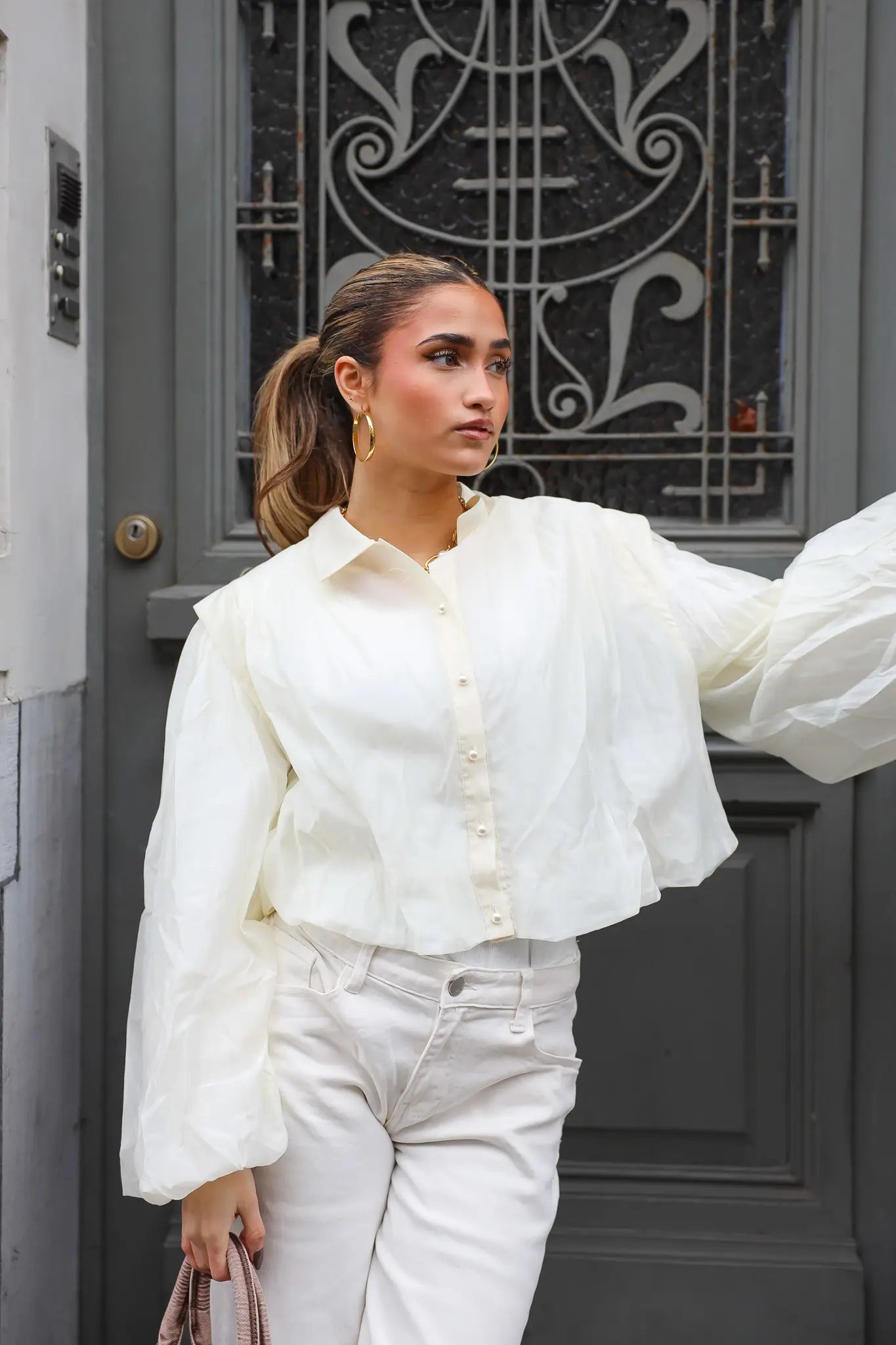 Korte Blouse Pof Mouwen Creme