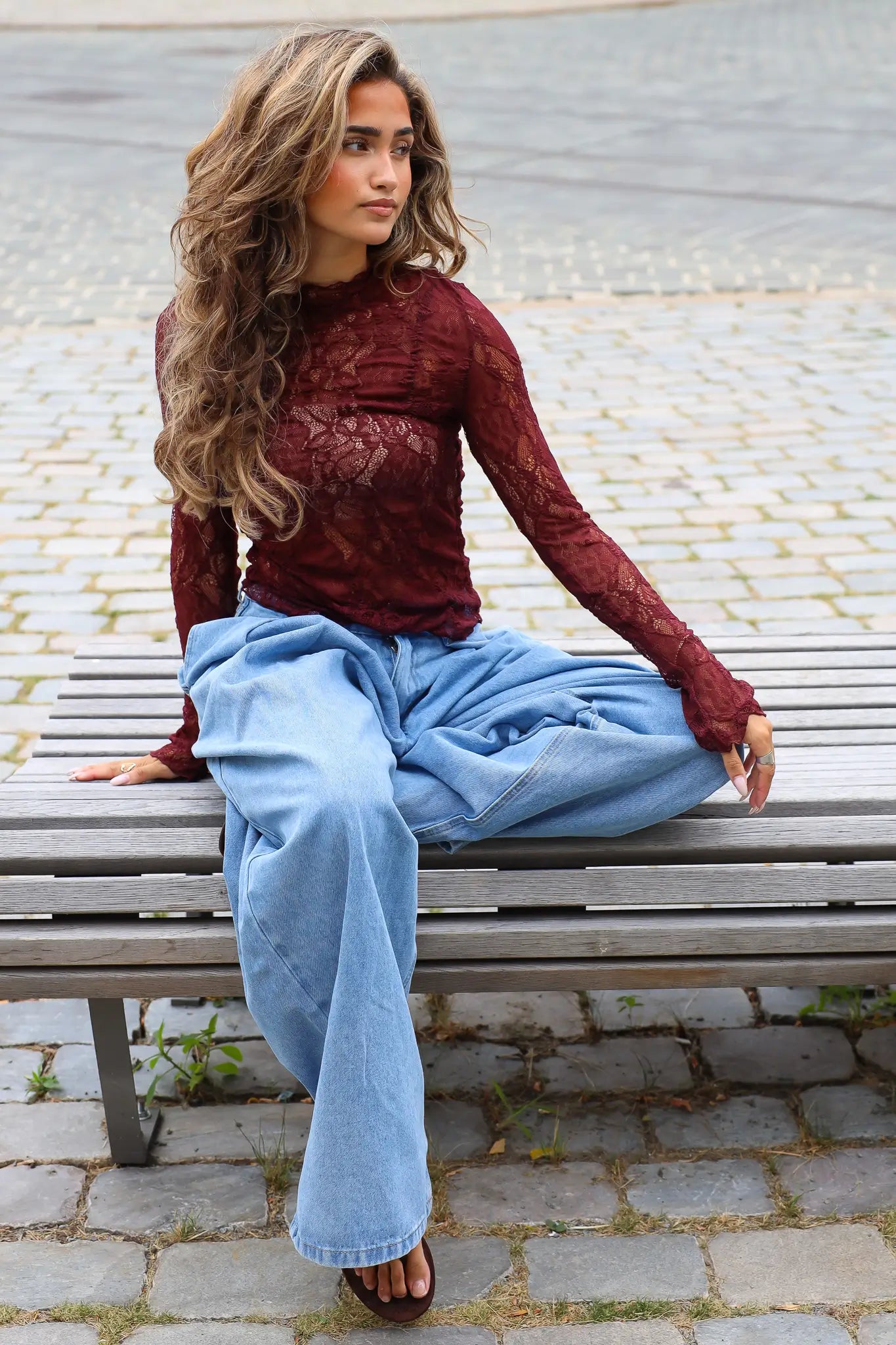 Top Kant Flared Mouwen Bordeaux