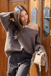 Trui One Shoulder Bruin