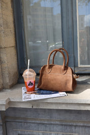 Baby Merlot Suede Schoudertas Taupe