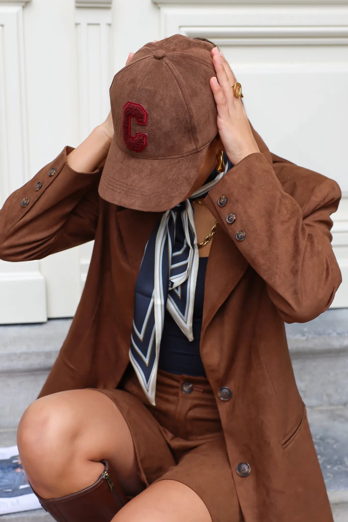 Pet C Suède Donker Bruin