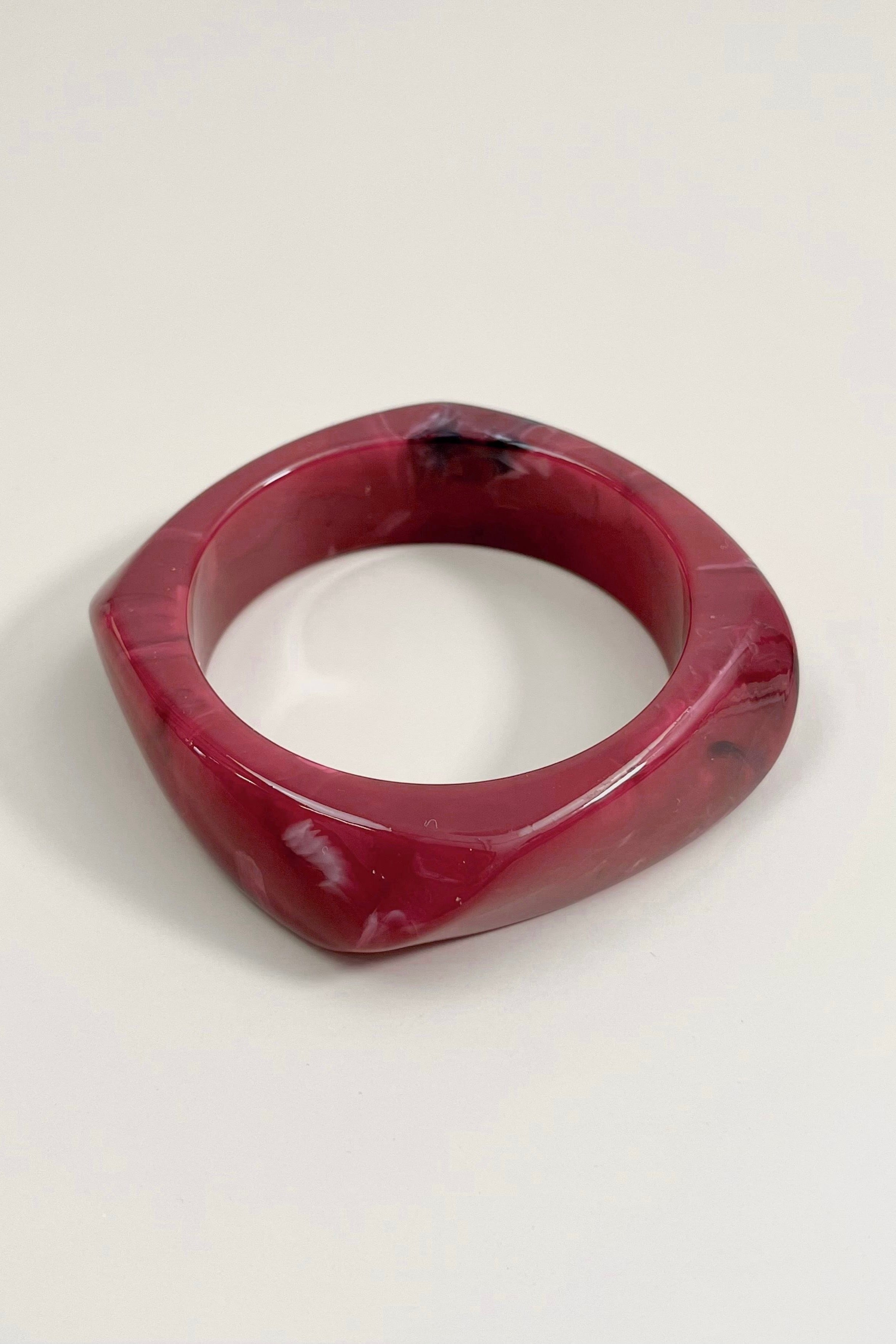 Armband plastic bordeaux resin dames armband rood