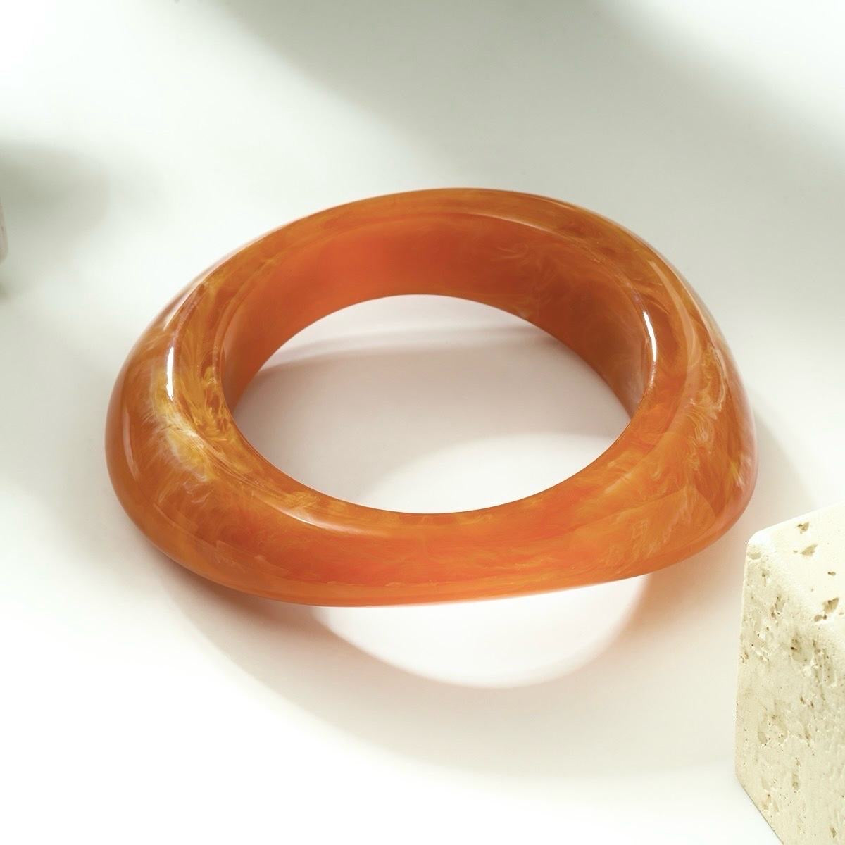 Armband plastic oranje resin dames armband