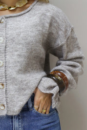 Armband plastic rond donker bruin resin dames armband