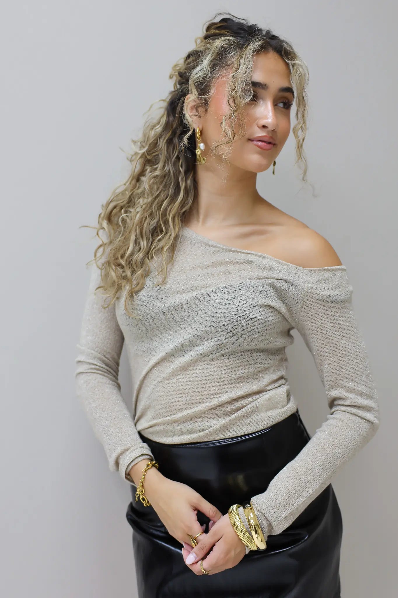 Asymmetrische top lange mouwen camel t shirt one shoulder Ladylike Fashion