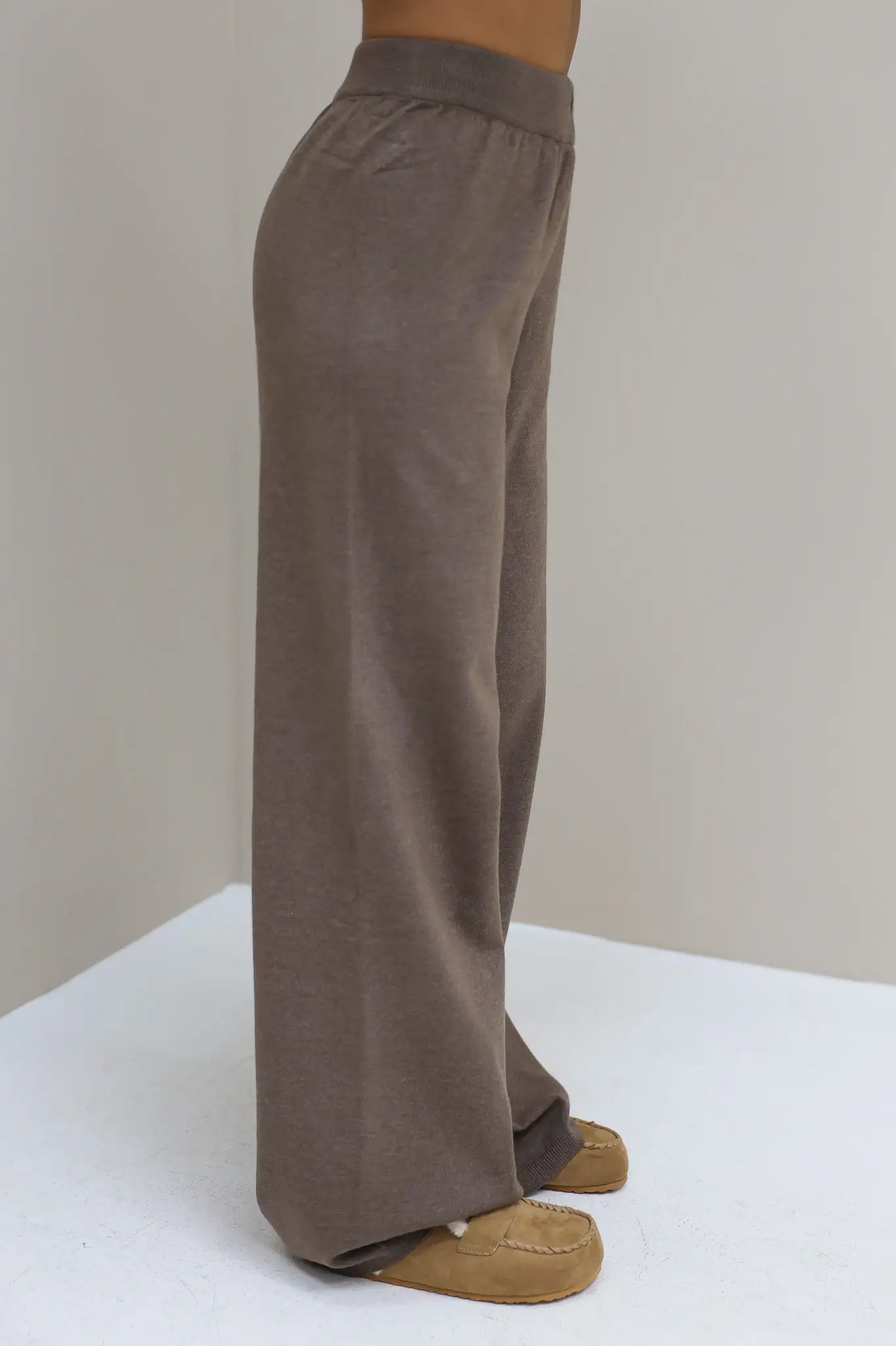 Gebreide pantalon bruin elastiek taille basic lounge broek set