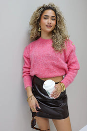 Gebreide trui gouden knoop detail op de schouder felroze dames winter trui dames
