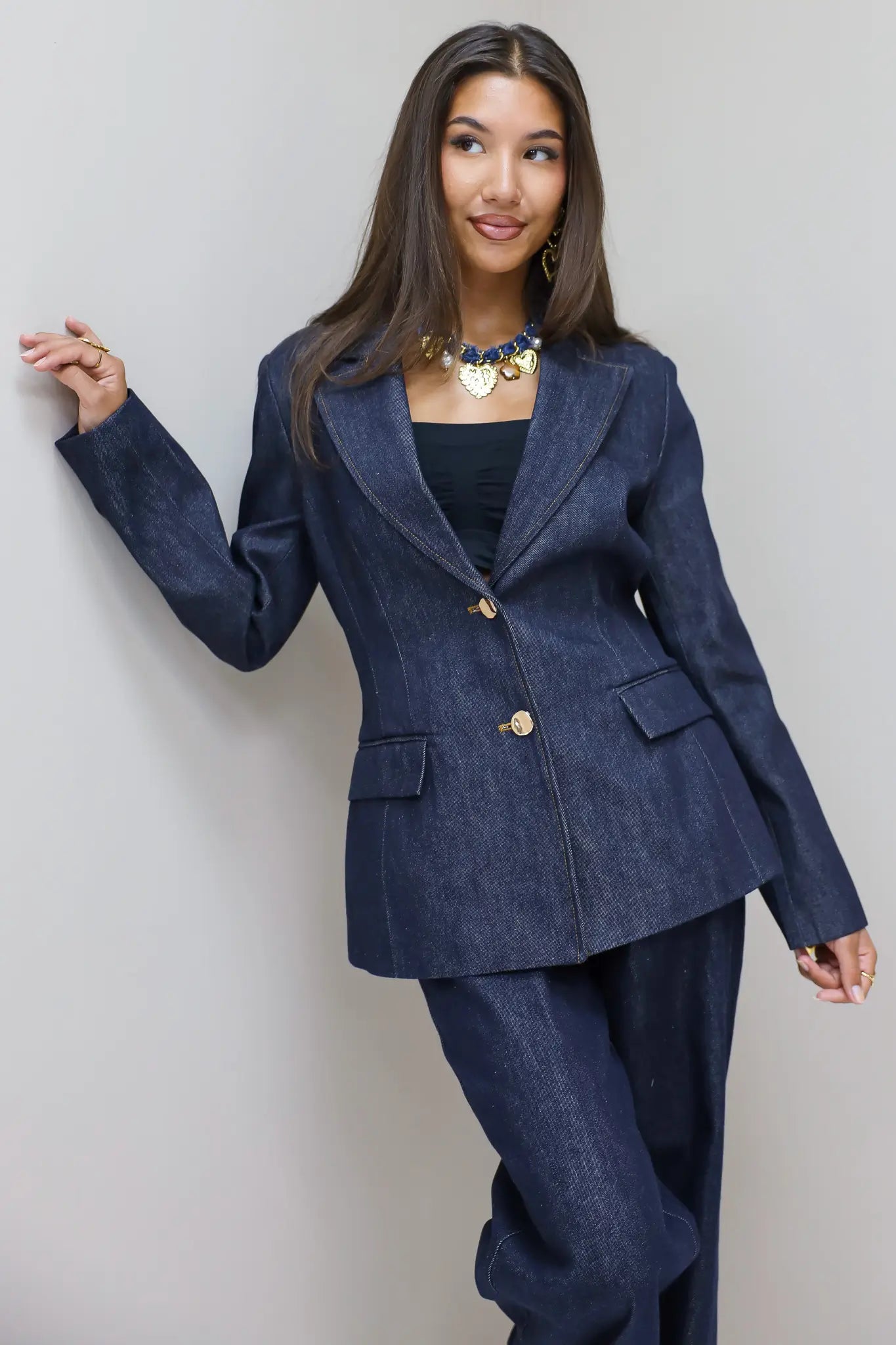 Getailleerde denim blazer donkerblauw met gouden knopen
