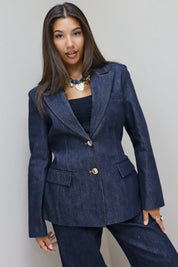 Getailleerde denim blazer donkerblauw met gouden knopen