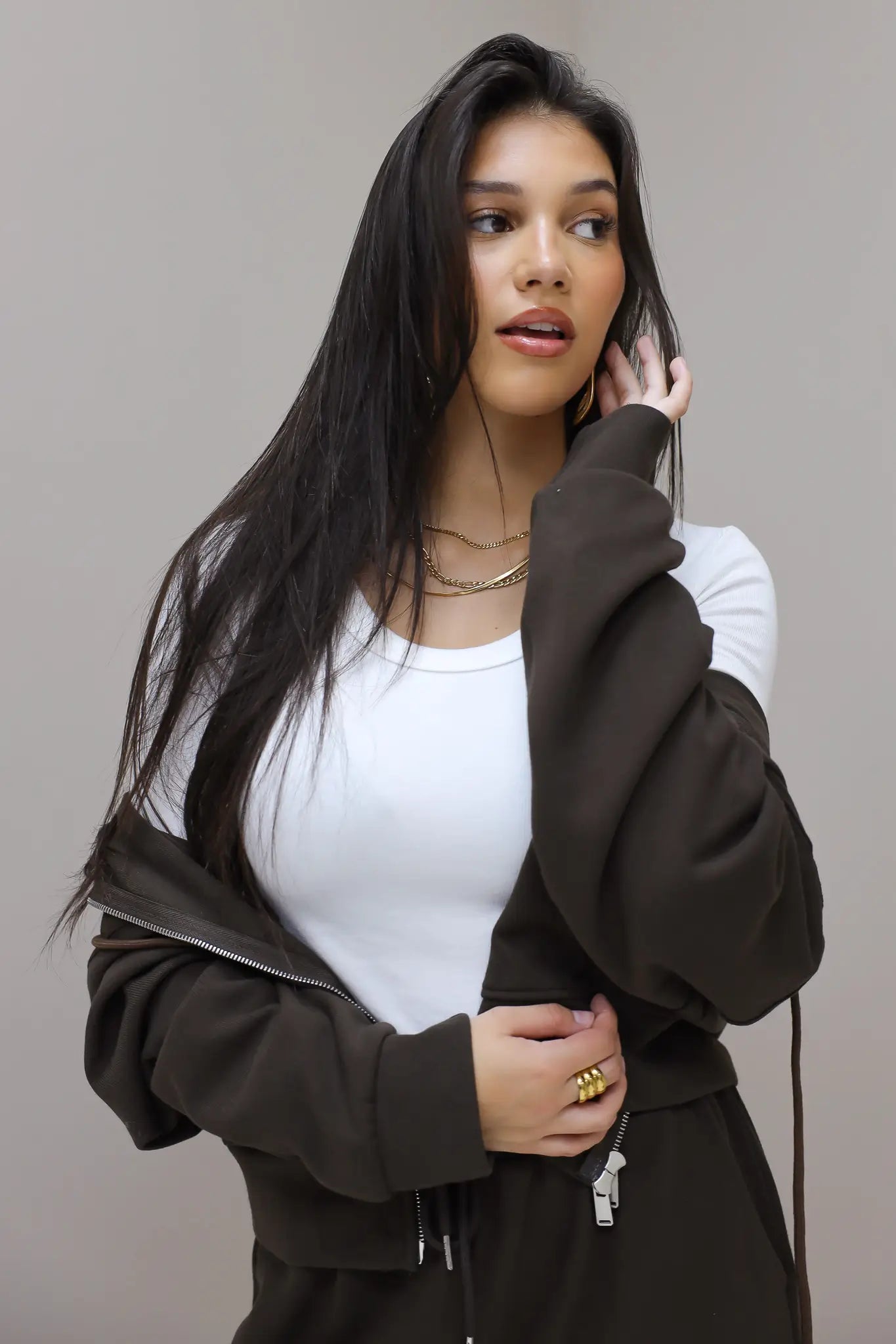 Hoodie vintage vibes bruin tekst print achterkant sweater rits