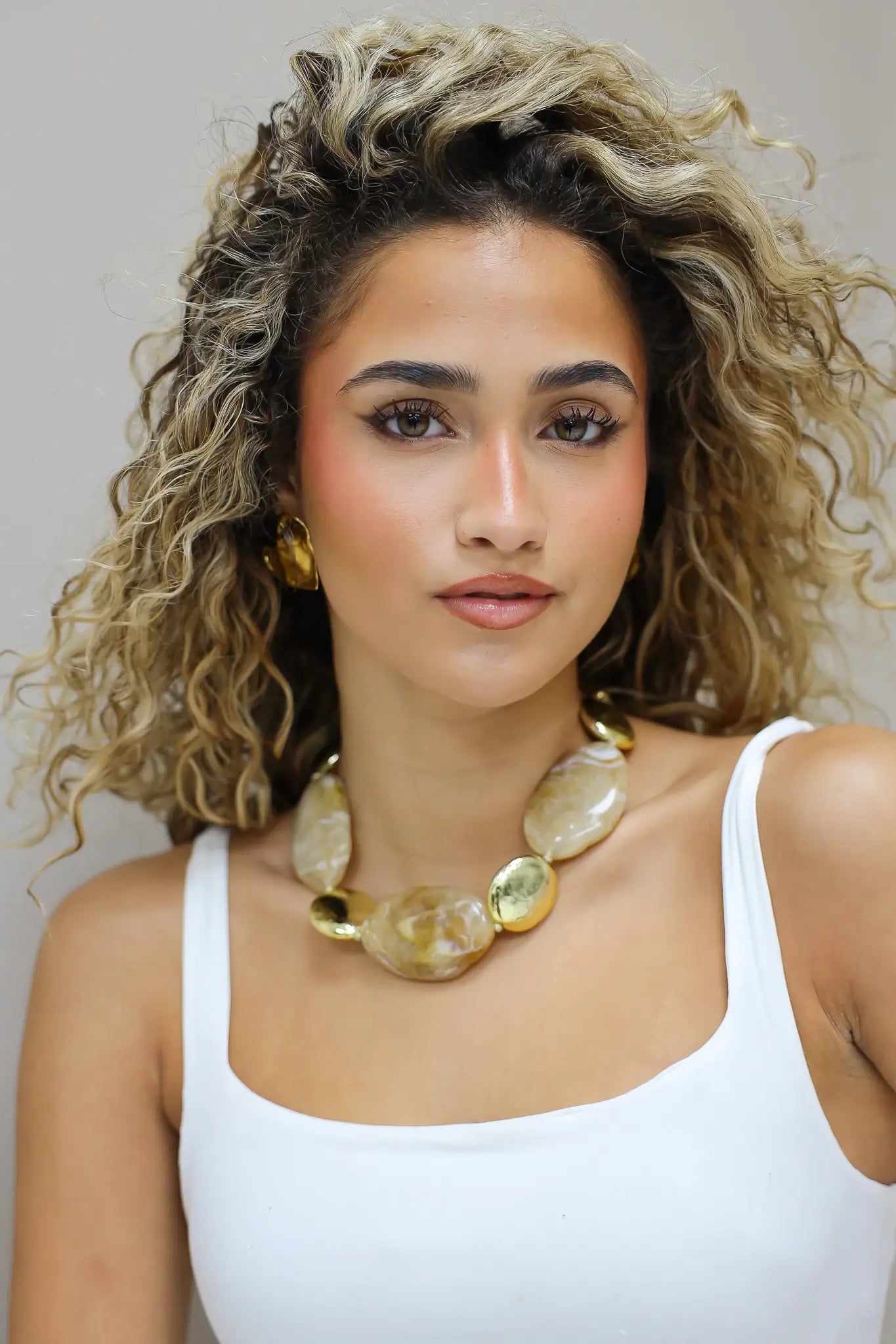 Ketting mega stone goud beige grote stenen dames ketting statement ketting