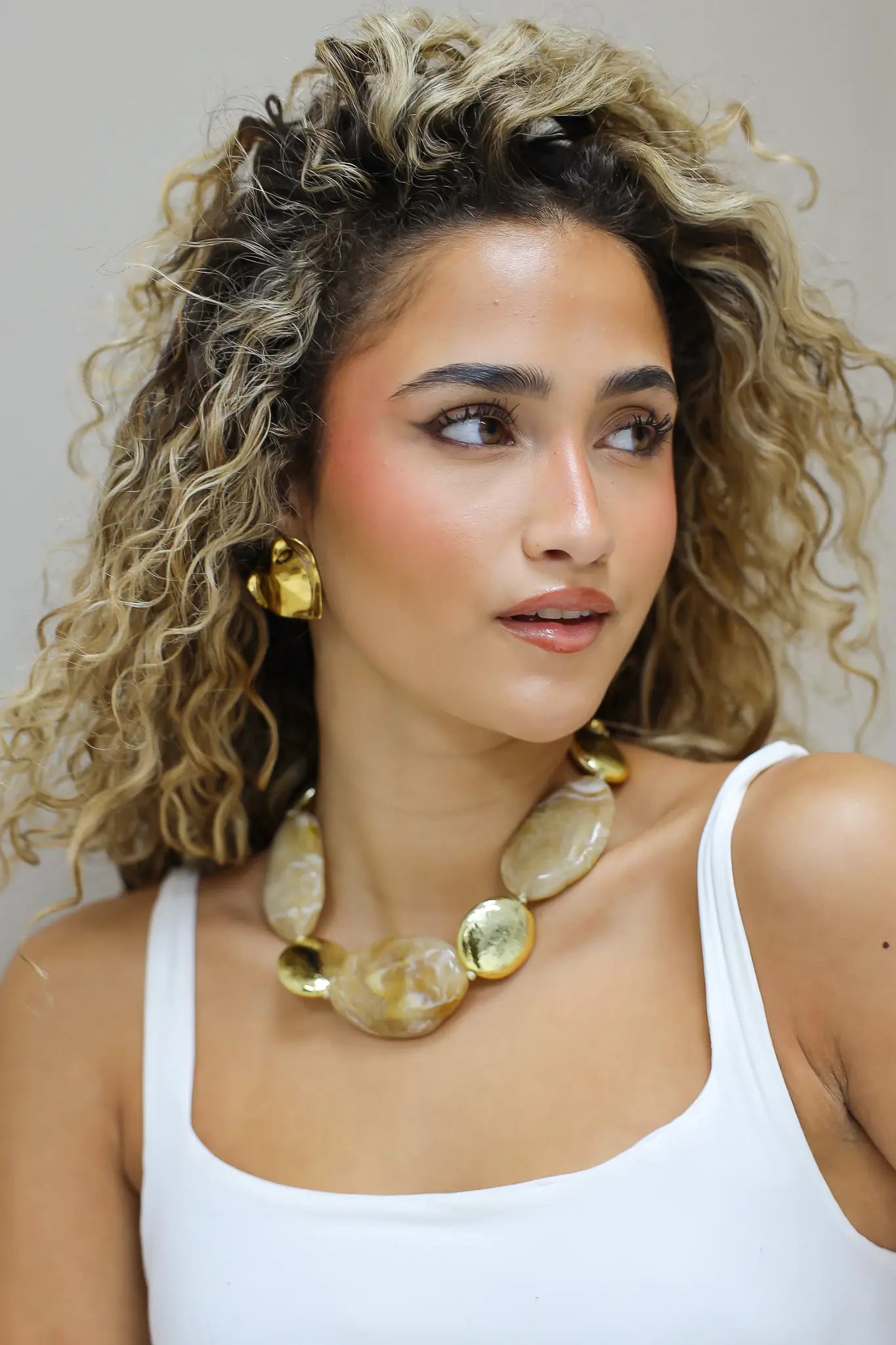 Ketting mega stone goud beige grote stenen dames ketting statement ketting