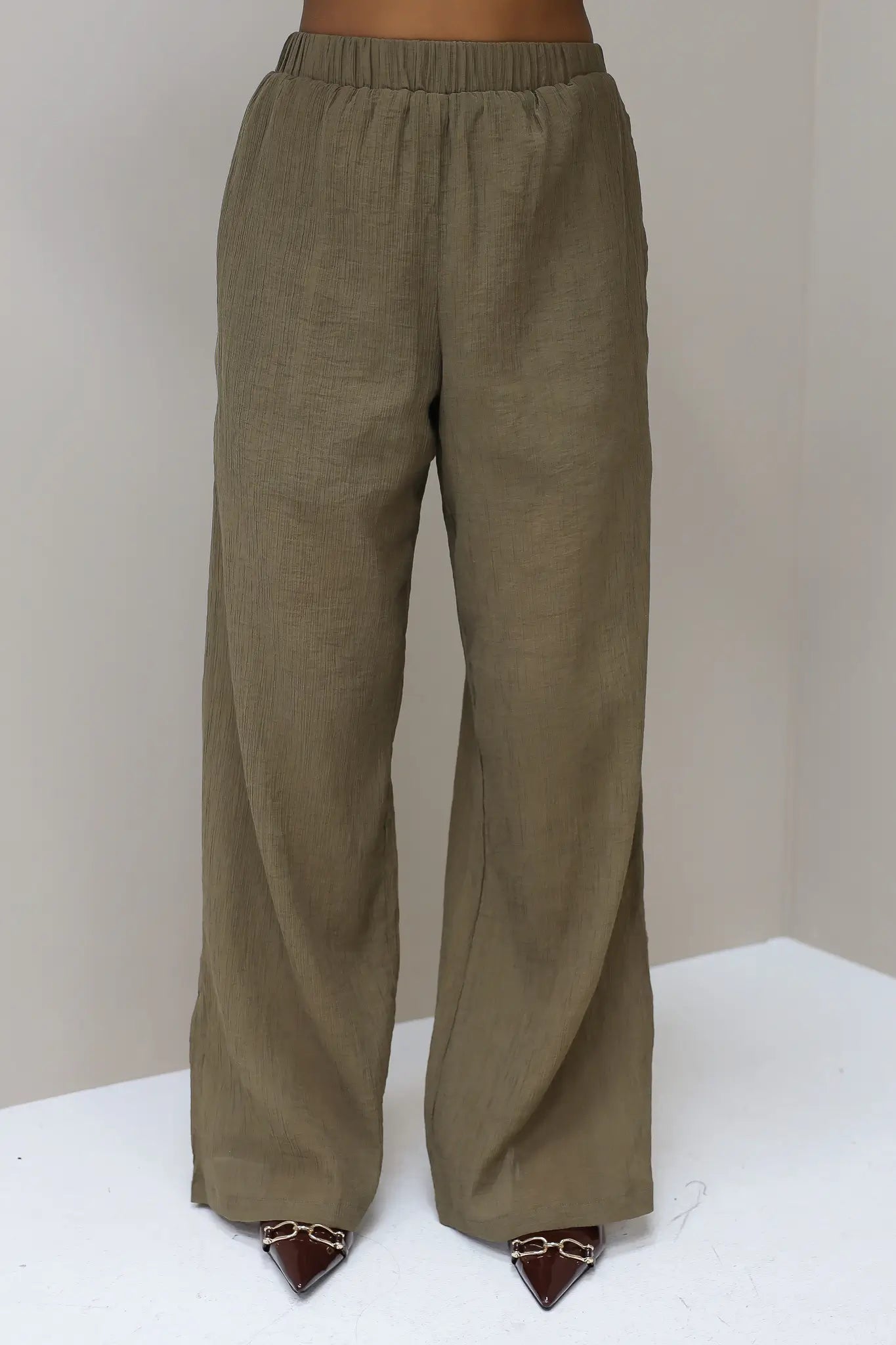 Losse rechte pantalon khaki structuur stof dames broek