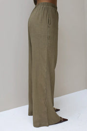 Losse rechte pantalon khaki structuur stof dames broek