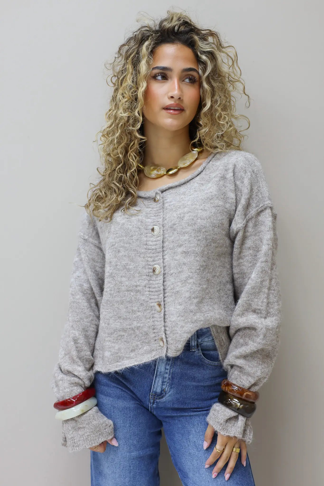 Armband plastic rond donker bruin resin dames armband