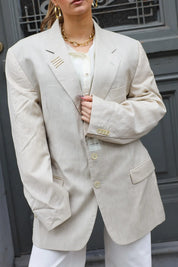 Atelier Series reworked blazer beige open gedragen met lichte outfit