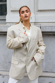 Voorkant van de Atelier Series reworked blazer beige met getailleerde fit