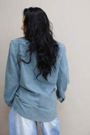 achterkant van blauwe reworked blazer