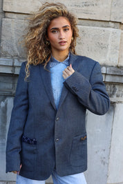 blauwe vintage blazer dames open gedragen