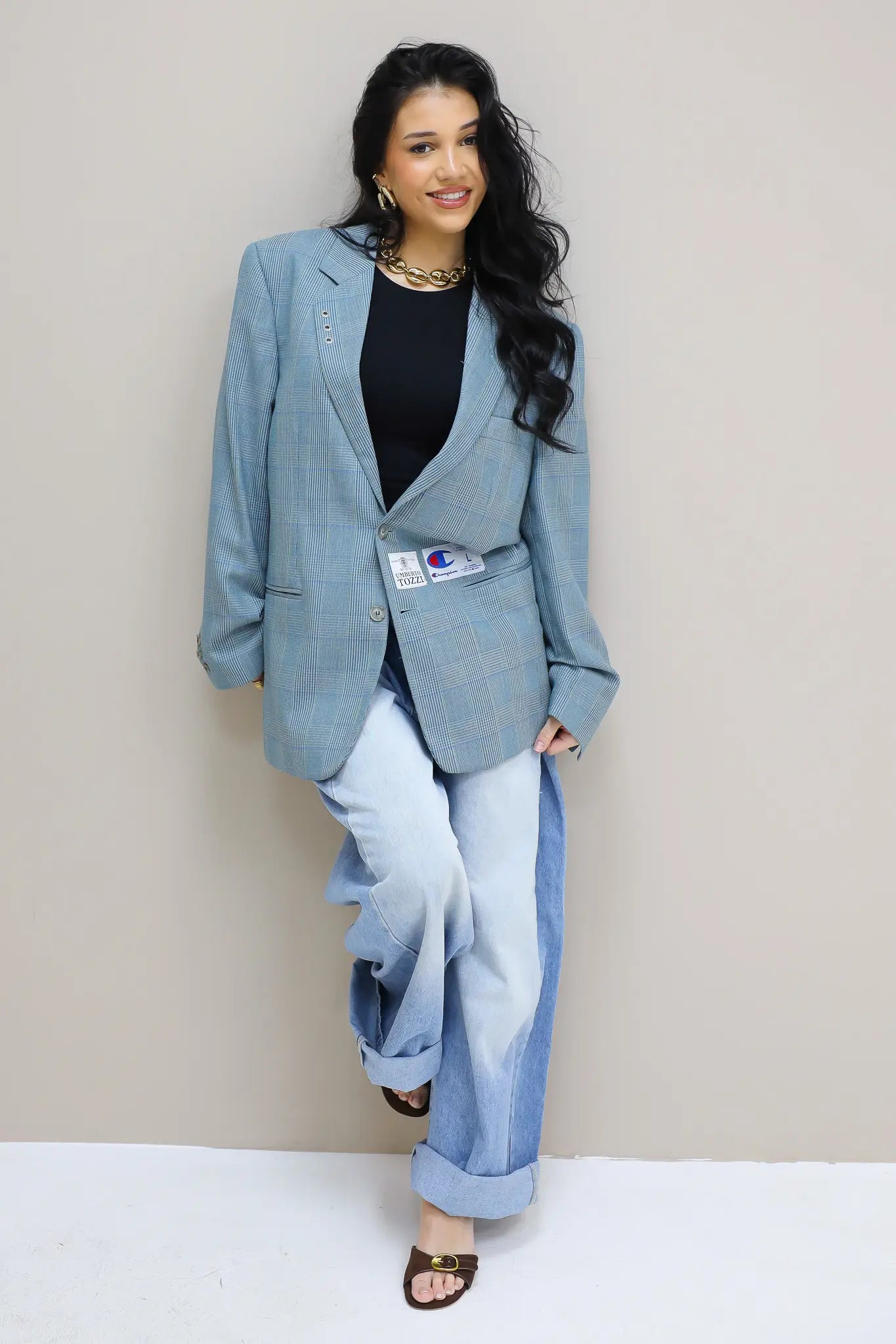 volledige outfit met blauwe blazer en jeans