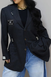 close up metalen taille sluitingen blazer