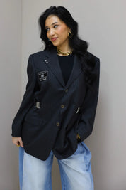 portretfoto model met vintage blazer