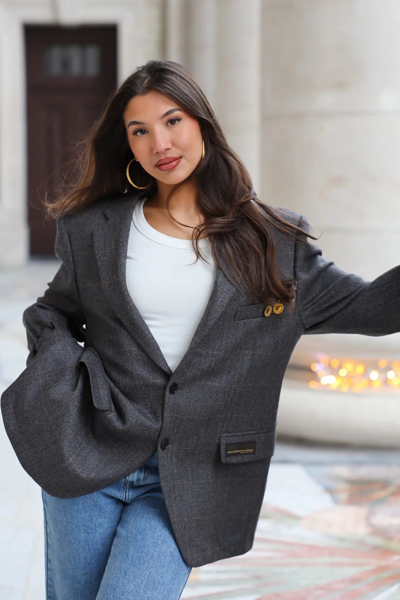 Zijaanzicht van grijze vintage heren blazer dames