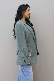 zijaanzicht van groene oversized blazer dames