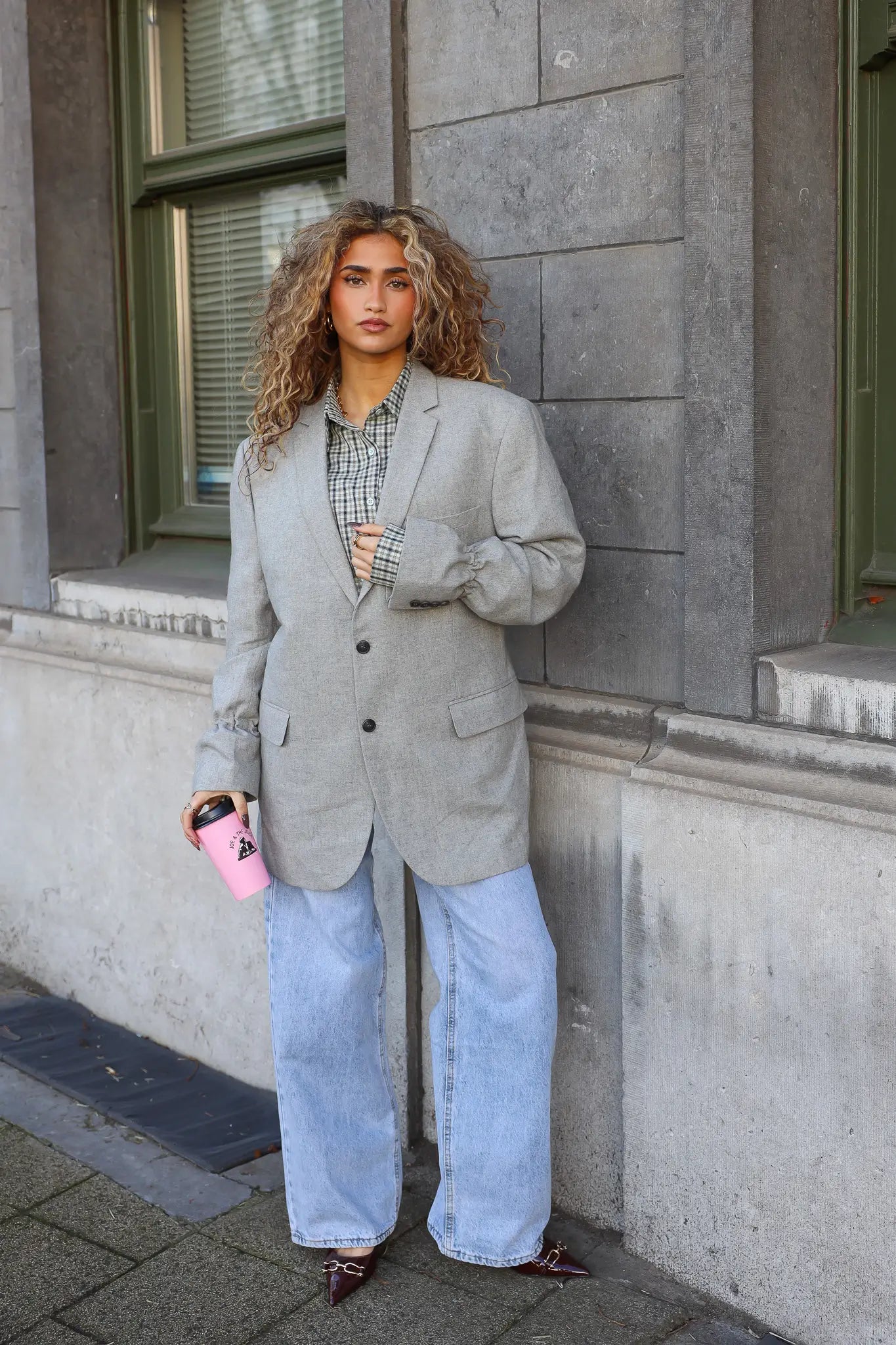 licht grijze vintage blazer dames volledig gedragen