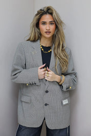 Licht grijze vintage heren blazer close-up voorkant gedragen