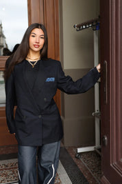 donker blauwe blazer dames detail zak ladylike