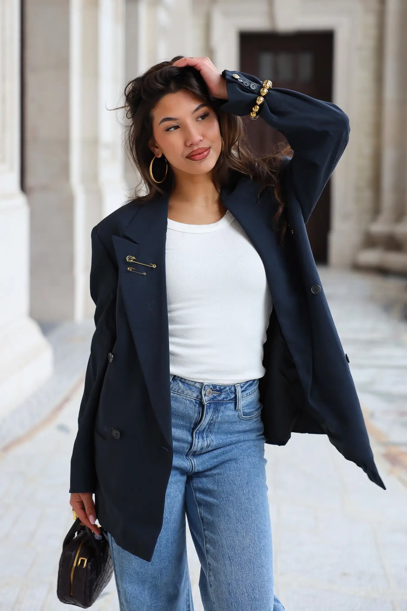 Donker blauwe vintage blazer van BOSS lopend gefotografeerd