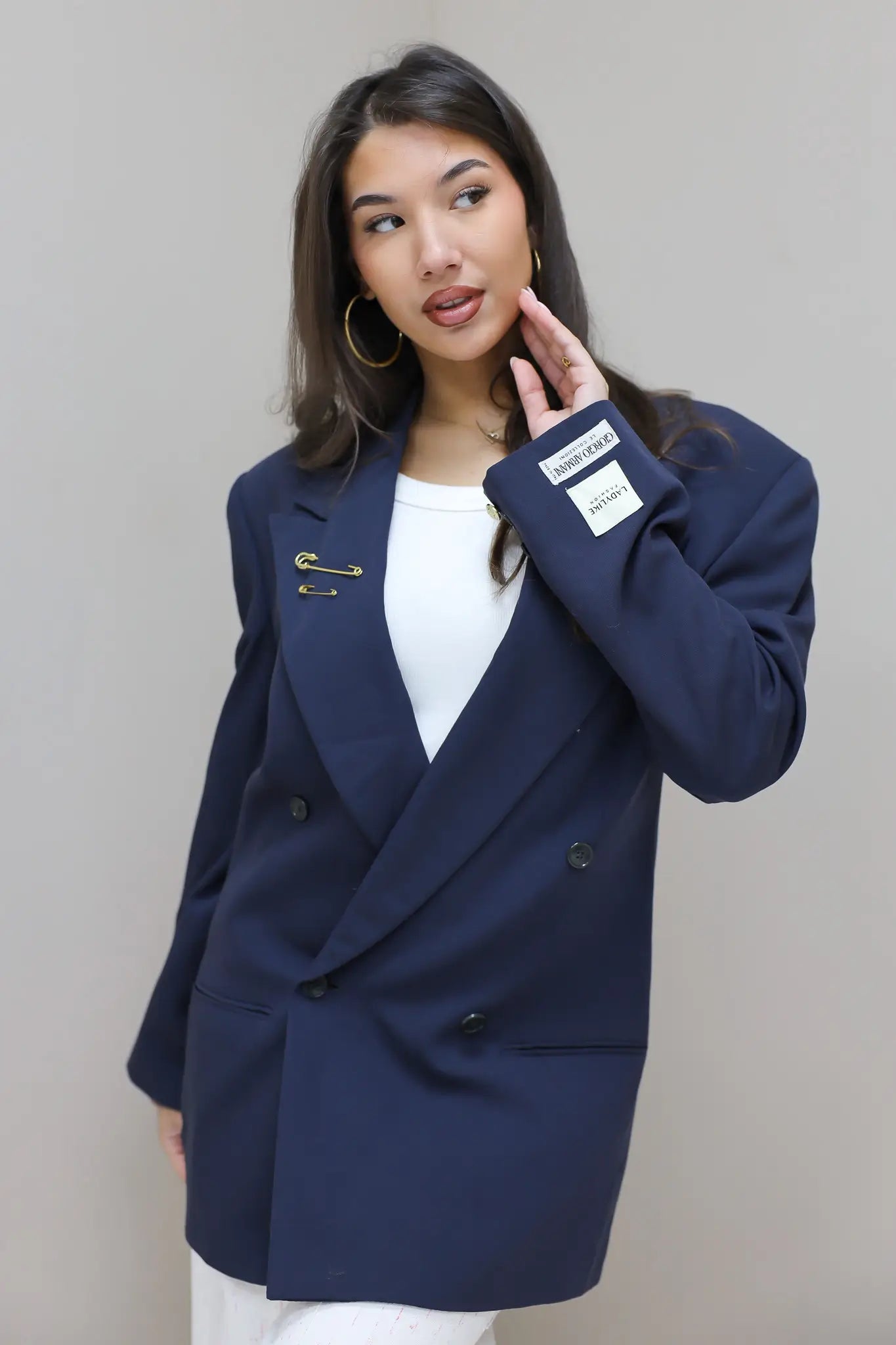 Donker blauwe vintage heren blazer van BOSS studio close-up