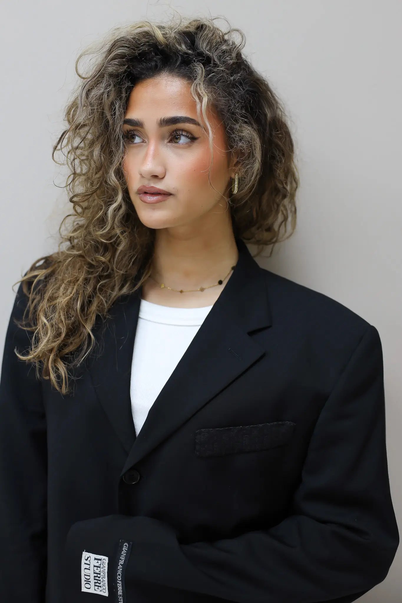 close up zwarte reworked blazer gianfranco ferre