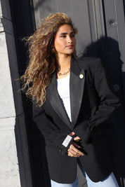 volledige look met zwarte reworked designer blazer