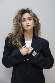 reworked designer blazer zwart van gianfranco ferre voorkant gedragen