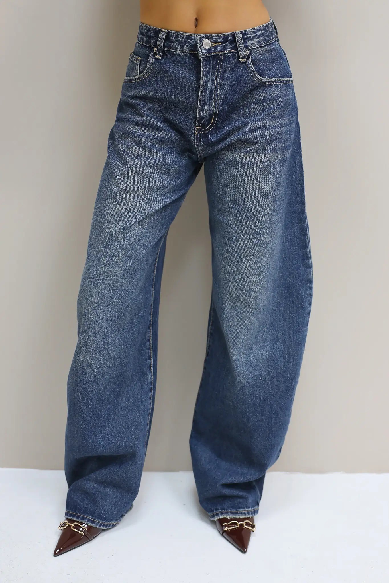 Close-up van de Baggy Ballon Carpenter Jeans 3412, rechte wijde pijpen en hoge taille