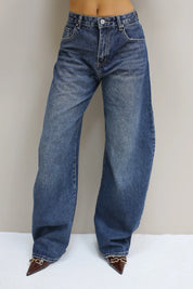 Close-up van de Baggy Ballon Carpenter Jeans 3412, rechte wijde pijpen en hoge taille