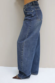 Zijaanzicht van de Baggy Ballon Carpenter Jeans 3412, met losvallend model en subtiele naden