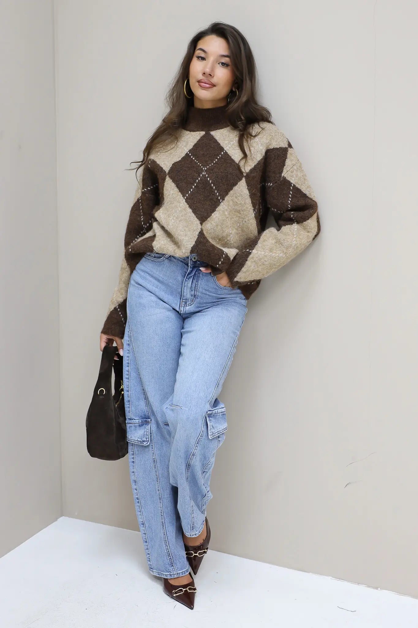 ballon jeans in lichte wassing met argyle trui