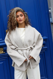 Beige wollen overslagjas voor dames