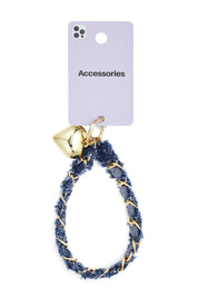 Blauw phone koord met gouden hanger op witte achtergrond